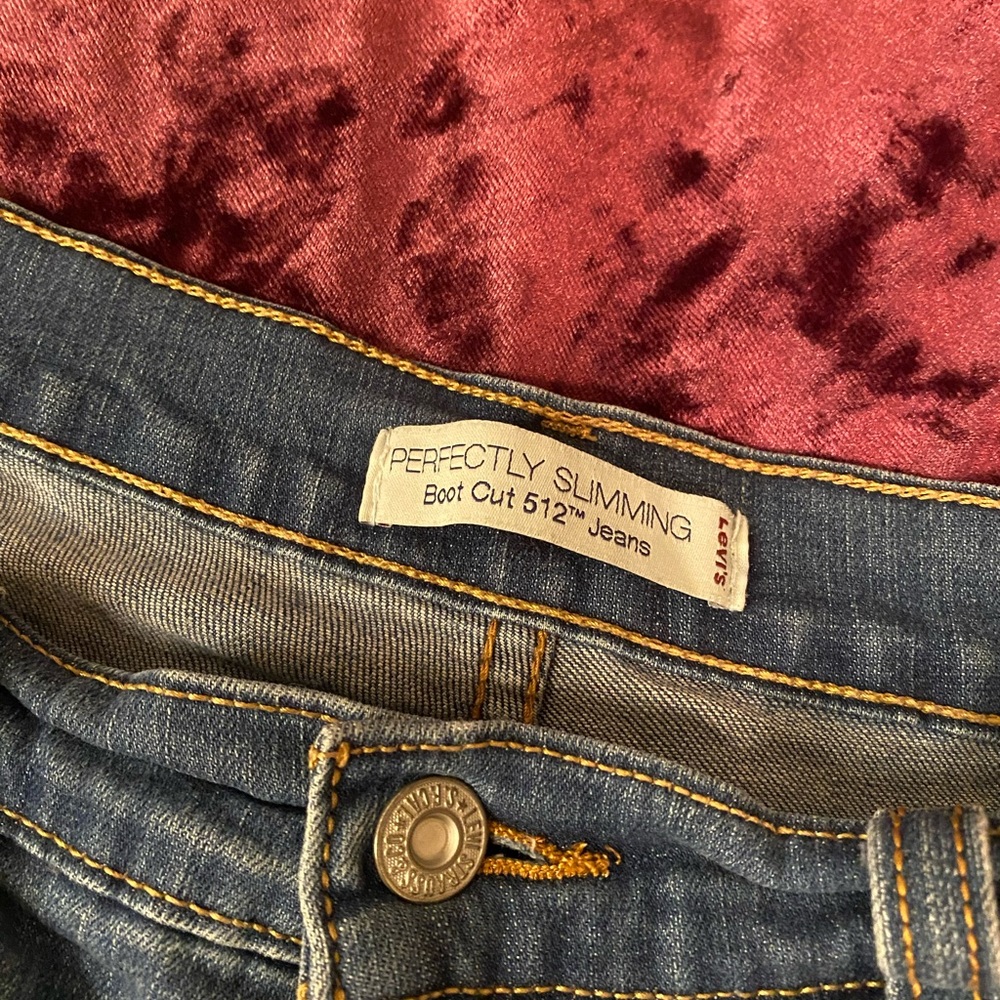 512 boot cut levi’s jeans